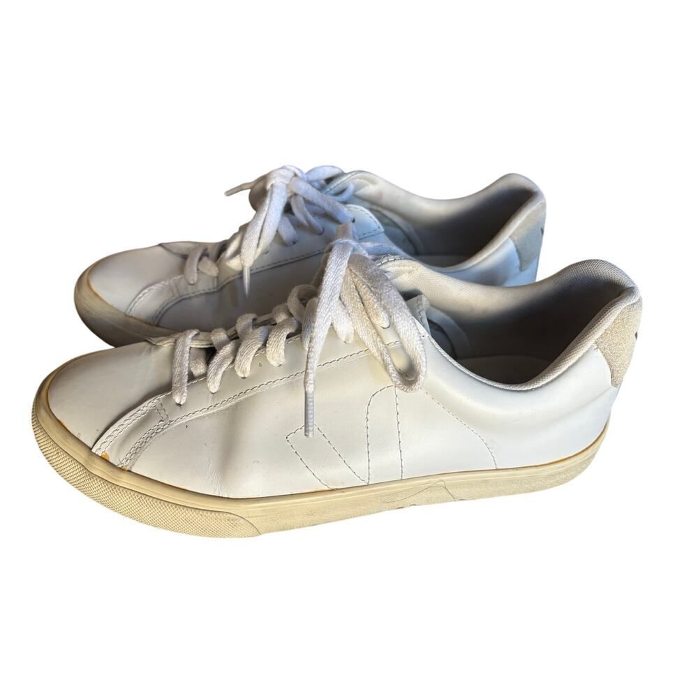 Veja Women’s Leather Low Top Lace Up Sneakers White size 10 US size 41 EUR